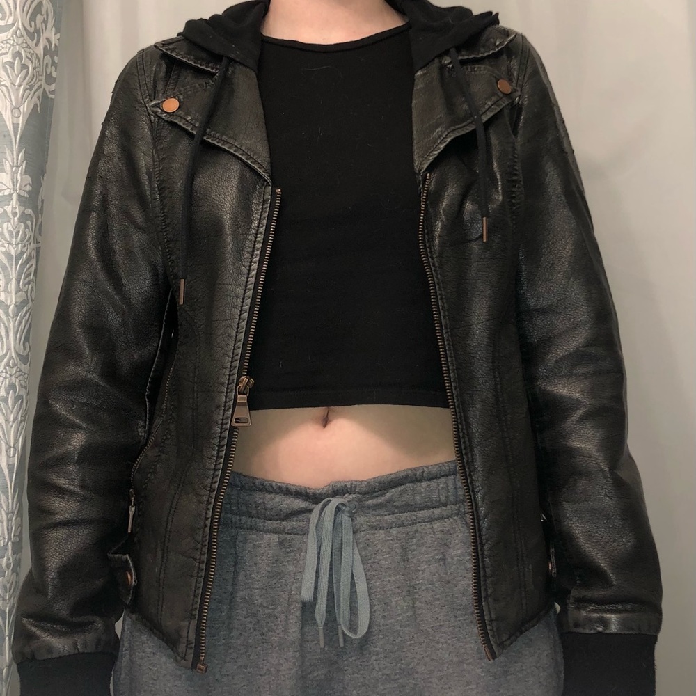 Black Rivet faux leather motorcycle jacket (M) - Picture 5 of 9